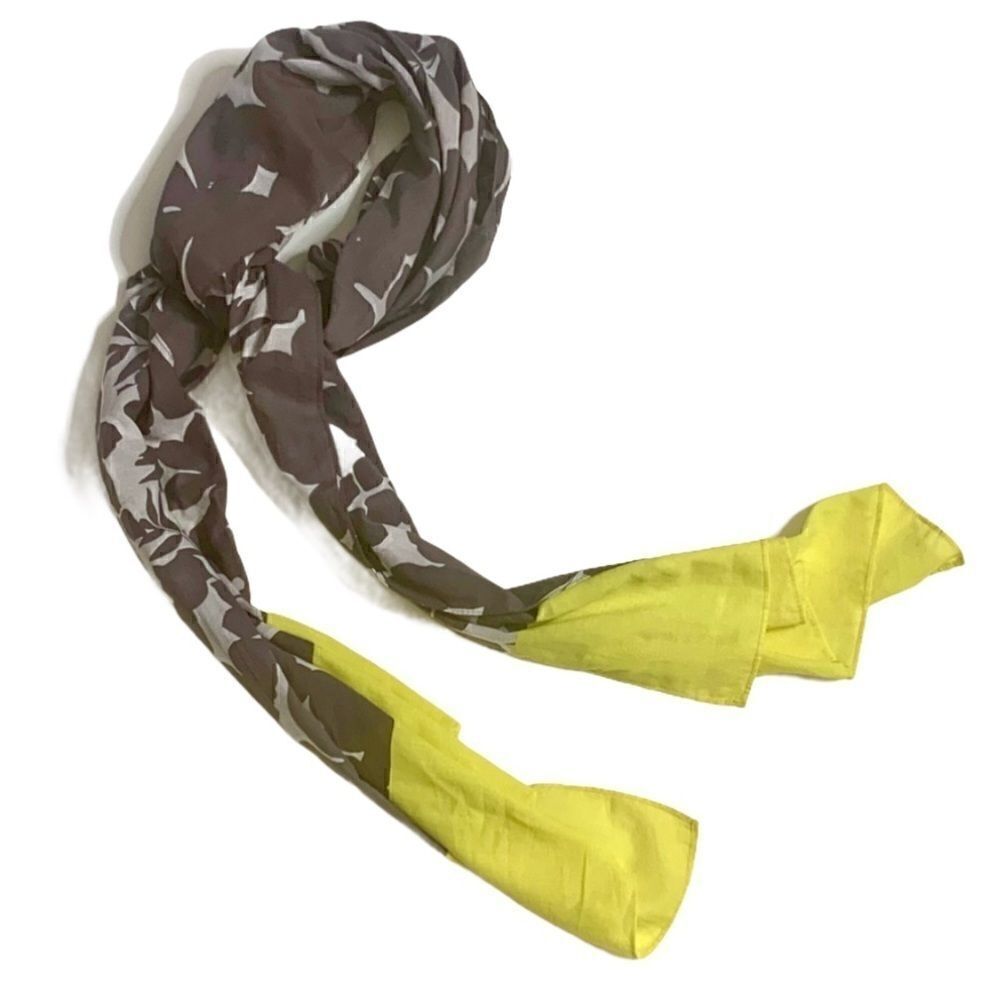 Gray, white and sunny yellow, sarong/scarf.